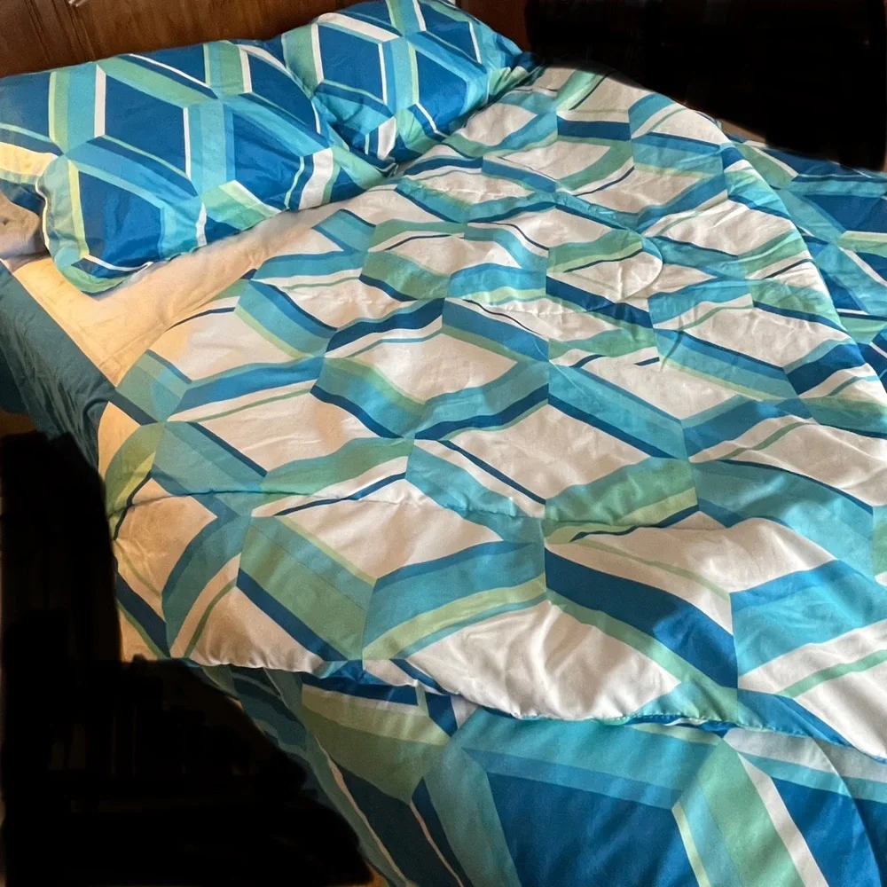 Queen Comforter Set Bright Blue, White & Turquoise Reversible Geometric Pattern
